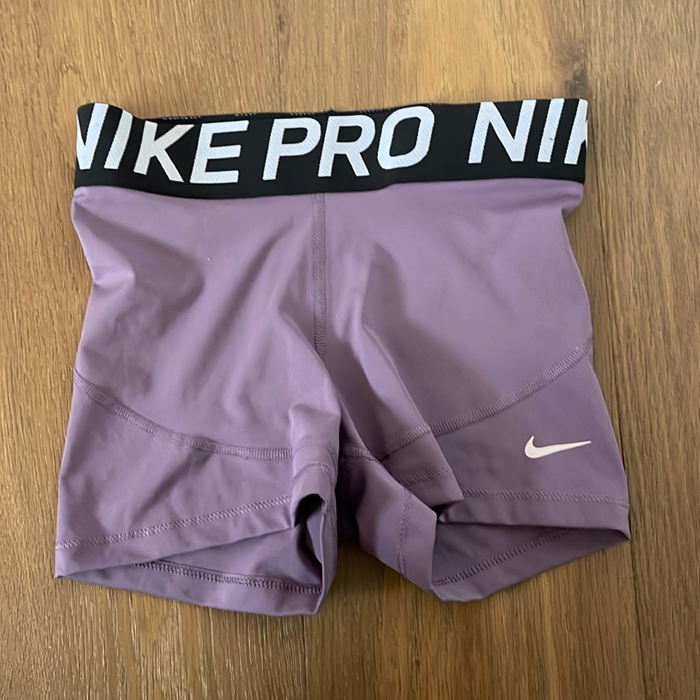 Light lavender purple Nike pro spandex